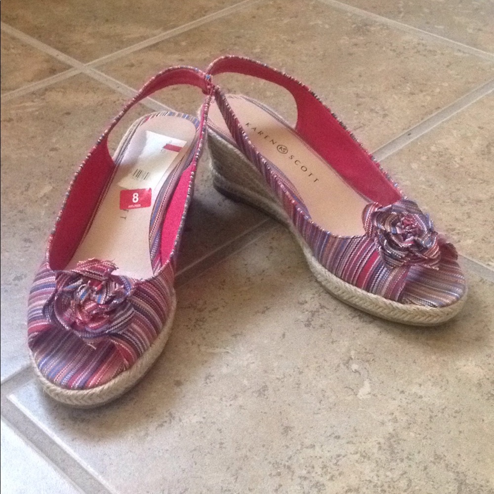 🎉Price Drop! Like New Women's Size 8 Striped Wedged Sandals